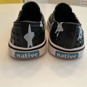 Kids Native slip-ons